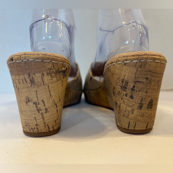 b.o.c Born Concept tan floral accented wedge open toe leather sandals size 9 - Picture 7 of 9